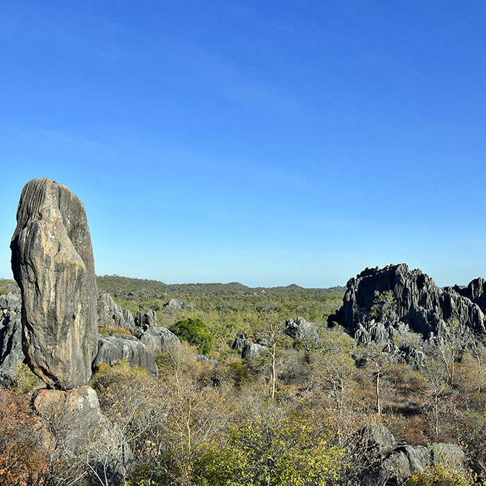 balancing rock at chillagoe