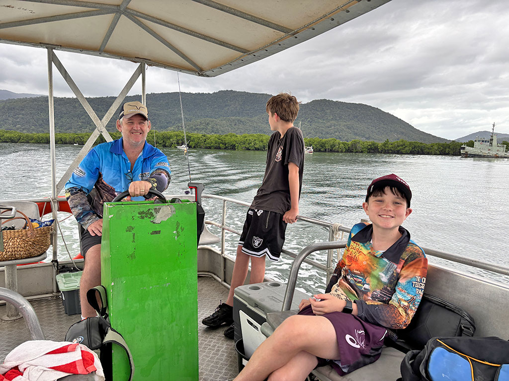 Cairns Boat Hire - Dad Skipper