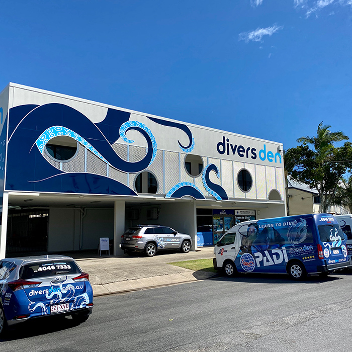 Divers Den - OW - Dive Centre