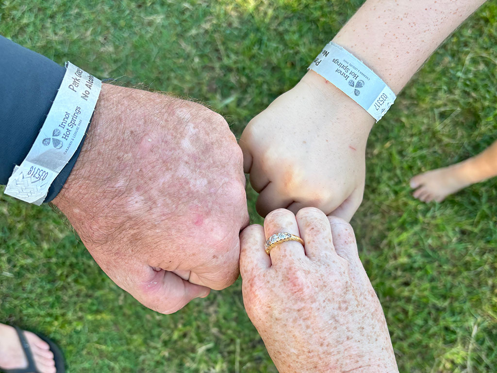 Innot Hot Springs Wrist Bands