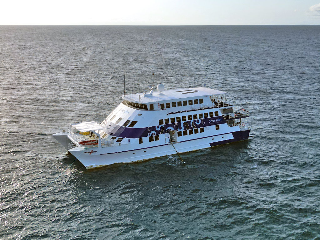 OceanQuest Review - Boat