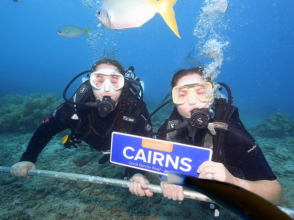 Sunlover Introductory Diving - Cairns Sign